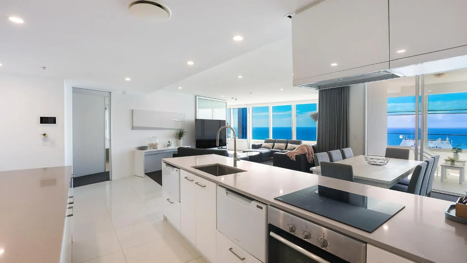 Tallest Tower Skyhomes | 9 Hamilton Avenue Gold Coast 0*,  Austrálie