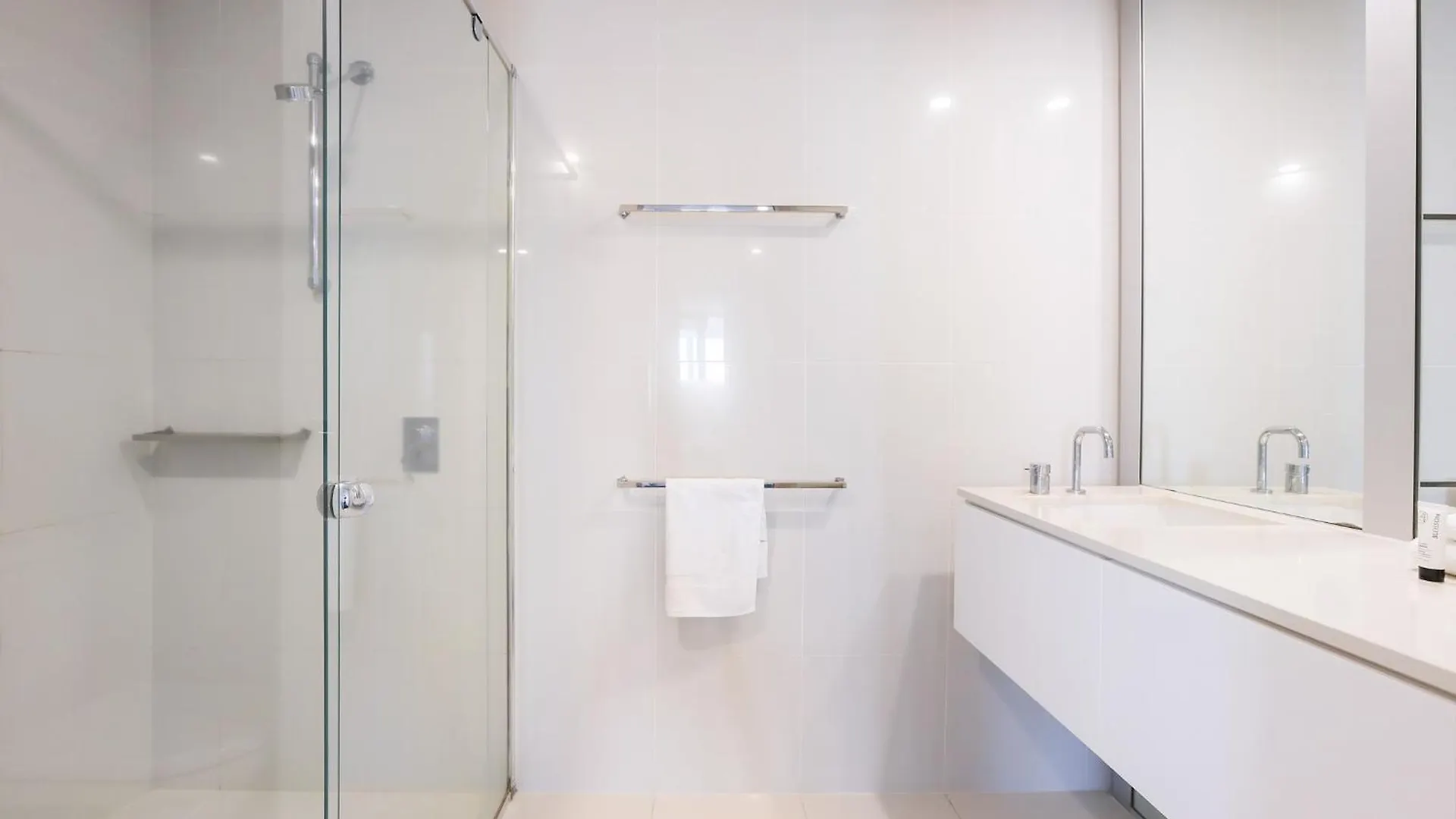 Apartment Tallest Tower Skyhomes | 9 Hamilton Avenue Gold Coast Australia